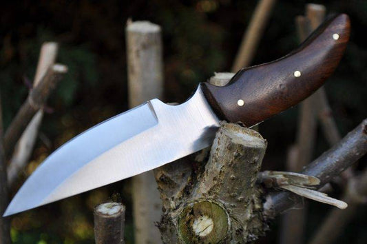Why You Should Carry a Survival Knife During Hunting Trips